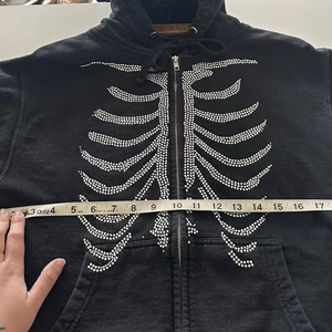 Sweat à capuche personnalisé en coton brossé French Terry avec impression graphique et logos universels en strass sur toute la surface, sweat à capuche de marque - Product Image 3