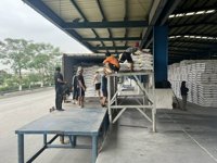 Pegamento azul de cerámica de alta calidad, tubo publicitario, aplicación de fertilizante de urea comprimida, bomba agrícola de Vietnam, uso de cerámica refractaria