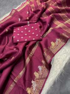 Sari de Modal y Viscosa para Mujer con Diseño Jacquard y Zari, con Diseño Perforado y Sari de Mango de Viscosa Pura para Mujer - Product Image 4