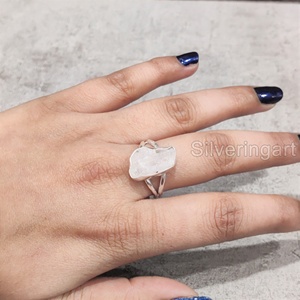 Joyería de piedra en bruto, anillo de mujer, piedra lunar arcoíris Natural, piedra preciosa, piedra natal de junio, joyería martillada, anillo de Plata de Ley 925 - Product Image 2