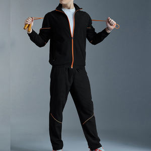 Ensemble de survêtement décontracté pour homme : veste coupe-vent imperméable et réfléchissante en polyester et nylon avec fermeture éclair et short de sport - Product Image 1