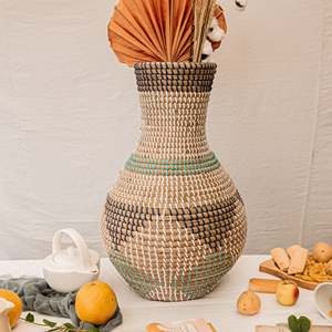 แจกันตกแต่งโต๊ะดีไซน์คลาสสิก ทำจากหญ้าทะเลธรรมชาติ สำหรับตกแต่งดอกไม้หลากสีสันในห้องนั่งเล่น - Product Image 5