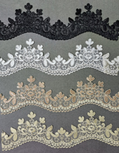 Encaje de Poliéster/Algodón Suave con Lentejuelas Metálicas Bordadas y Pedrería, Tacto Suave, Decoración para Lehenga de Novia, Exportación al por Mayor - Product Image 1