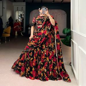 VASTRA COTTAGE Lehenga Choli con Estampado Floral y Blusa con Bordado a Mano, Dupatta con Borde de Encaje, Ropa Étnica de Diseñador para Mujer - Product Image 1