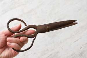 Vintage Wrought Iron Tailor <b>Scissors</b> 27cm Antique Sewing Tools Large Rusty Look Made in Europe - Product Image 4