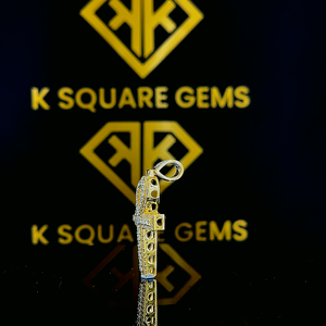 Eminent - Colgante de Diamante Cultivado en Laboratorio, Personalizado, de Oro Amarillo, Corte Redondo, Unisex, Estilo Cristiano Hip Hop, con Claridad VVS - Product Image 2