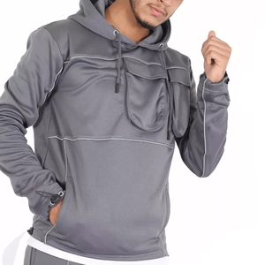 Venta caliente de los hombres gris sólido patrón Cargo bolsillo chándal reflectante tubería Sudadera con capucha pantalones de chándal ropa de gimnasio superior e inferior para el invierno - Product Image 5
