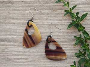 Nouveauté 2025, boucles d'oreilles en corne naturelle de haute qualité pour femmes |   Boucles d'oreilles élégantes faites à la main par Khadim Handicrafts, impression de logo personnalisée - Product Image 3