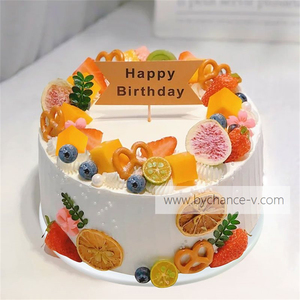 Délicieux faux gâteau aux fraises idéal pour les décorations de table de mariage et les accessoires de photographie - Product Image 5