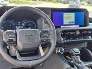 Véhicule tout-terrain de luxe de taille normale 4x4, transmission automatique, neuf, 2025, à vendre - Product Image 5