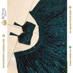Nouvelle Collection de vêtements ethniques de mariage, velours en Viscose lourd 5mm, travail de broderie séquentiel Lehenga Choli avec dupata - Product Image 3