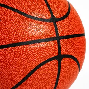 Doppio basket in pelle sintetica che assorbe l'umidità con stampa del Logo per centri Fitness, accademie sportive o allenamento di squadra - Product Image 5