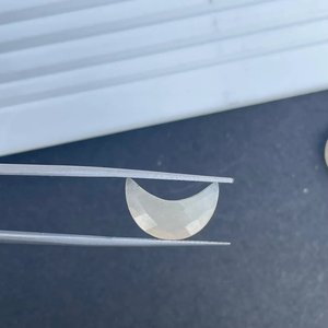 Piedra De Luna gris natural con forma de luna facetada Briolette cuentas de piedras preciosas sueltas hilo suministros de joyería al por mayor - Product Image 3