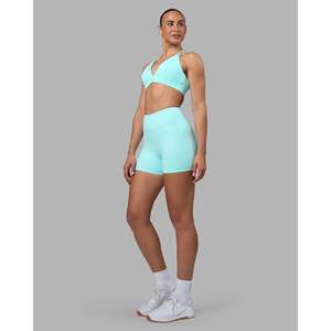 Soutien-gorge de sport Aria Triangle - Haut court de yoga imprimé Island Paradise, léger et rembourré, pour la gym et les activités sportives - Product Image 5