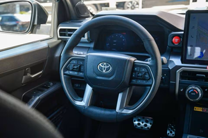 Pick-up d'occasion, modèle 2025, taille moyenne, double cabine, 4x4, moteur turbo 2.4L, boîte automatique 8 vitesses, finition sport - Product Image 3