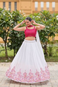 Lehenga Choli traditionnel indien et pakistanais pour femmes avec broderies riches, design moderne en georgette pure pour les occasions de mariage - Product Image 6