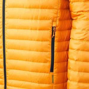 Veste d'hiver lourde avec logo personnalisé pour hommes Long manteau en polyester avec capuche et décoration de poche Matériau en duvet Style rembourré - Product Image 4