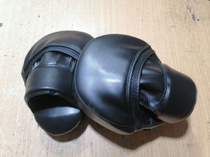 Guantes de Boxeo Personalizados Winning Focus, Almohadillas de Entrenamiento Profesional Curvas, Almohadillas de Boxeo Personalizadas OEM - Product Image 4