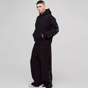 Logo personnalisé de haute qualité couleur noire surdimensionné Boxy à capuche large pli gousset survêtement 2 pièces ensemble Streetwear survêtement pour hommes - Product Image 1