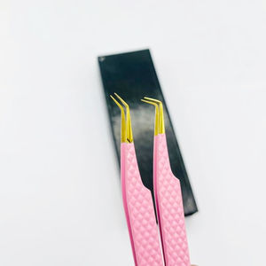 Pince à cils 45 & 90 degrés avec logo personnalisé, forte adhérence, en acier inoxydable massif avec pointe dorée lisse, durable et écologique - Product Image 3