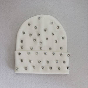 Bonnet en tricot gaufré avec logo personnalisé bonnet d'hiver en cuir chaud avec étiquette tissée avec patch caractère et impression de points - Product Image 1