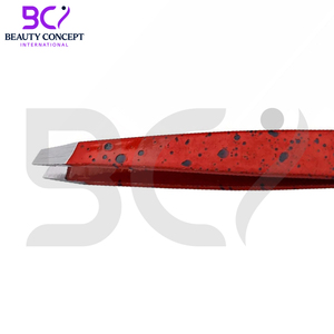 Pinzas para cejas de Color negro y rojo Belleza para el cabello Acero inoxidable inclinado Hecho en Pakistán Pinzas de belleza de alta calidad - Product Image 3