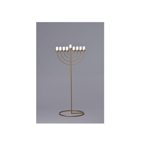 Elegante Candelabro Menorá de Aluminio Niquelado con Múltiples Brazos para Festividades, Diseño Clásico y Tradicional para Decoración del Hogar - Product Image 5