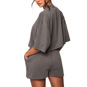 เซ็ตเสื้อยืดครอปสำหรับผู้หญิงชุดเสื้อกางเกงขาสั้น100% ผ้าฝ้ายและกางเกงขาสั้นสำหรับผู้หญิงชุดฤดูร้อนออกแบบโลโก้ได้ตามต้องการ2026 - Product Image 4