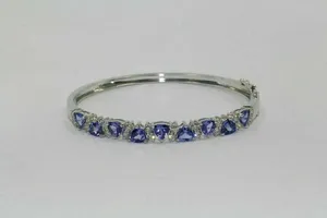 Bracelet jonc plaqué or en argent sterling avec diamant Moissanite taillé en trillion de 5 ct pour cadeau de mariage - Product Image 2