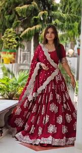 Nuevo diseñador Lehenga-Choli con bordado pesado - Product Image 3