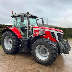 Nouveau tracteur Massey Ferguson MF385 4x4 à moteur diesel. - Product Image 1