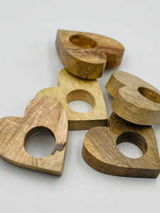 Porte-serviette en forme de coeur en bois de qualité supérieure pour la décoration de table lors des mariages, des fêtes et des événements Fabricant Tradnary - Product Image 2