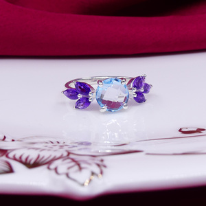 Anillo de estilo clásico de Plata de Ley 925 chapado en oro con amatista y Topacio azul - Product Image 2