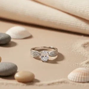 Bague de fiançailles pour femme en argent 925 avec zircon taille ovale serti à griffes, design ailes pavées, plaqué rhodium, style classique de luxe pour mariage et soirée - Product Image 2