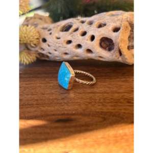 Anillo Navajo Hecho a Mano con Turquesa Kingman y Plata de Ley, Talla 6, Engastado en Bisel, Piedra Natural para Uso Diario - Product Image 4