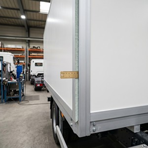 Panneau sandwich en aluminium suisse Coratec Corapet GRX70, 0,95 mm, alliage 3003 H44, RAL9010 blanc, léger, composite, pour caravane, camion, mur - Product Image 4