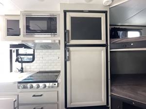 Jayco Jay F-e-a-t-h-e-r M-i-c-r-o 199MBS d'occasion 2023 - Product Image 3