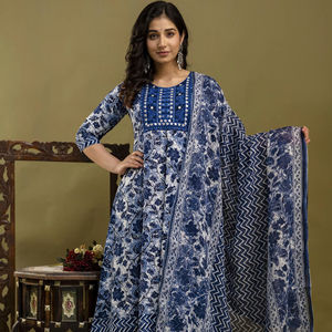 Pantalon Anarkali Kurti en coton imprimé avec Beats et Mulmul Dupatta Summer Wear Long Size Anarkali Kurti With Pant and Dupatta for - Product Image 1