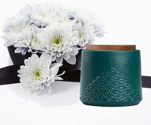 Urne funéraire moderne et élégante, finition ton vert, petite urne en métal pour adultes, pour le stockage des cendres, adaptée aux tributs à domicile - Product Image 3