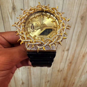 Montre de luxe analogique et numérique à diamant simulé Moissanite Bracelet en caoutchouc noir avec lunette à pointes Design HipHop Gold Edition - Product Image 2