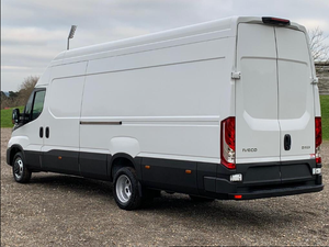 2025 blanco 35C18HA8 vagón automático 4100L H3 3.0ltr 180bhp diésel con asientos de cuero de cámara trasera de dirección derecha de 99 millas - Product Image 3