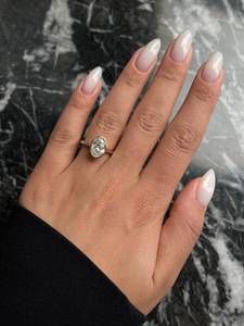 Bague de fiançailles 2 Carat E Color VVS2 Clarity IGI Certified Lab Grown Oval Cut Diamond avec lunette en or 14k Style Solitaire - Product Image 3