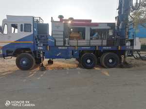 Diepte Van 300 Meter Vrachtwagen Gemonteerd Waterput Booreiland Kan Boren Dth Cum Roterende Onder Gunstige Omstandigheden.