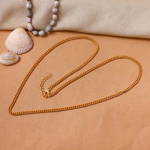 Collier chaîne cubaine tendance plaqué or pour hommes et femmes avec diamants et perles, matériaux en alliage et laiton, en stock - Product Image 1