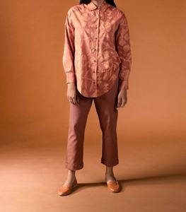 Camisa de algodón para mujer con cuello y botones, manga larga, corte ajustado, bajo asimétrico, talla XS, estampado floral - Product Image 1