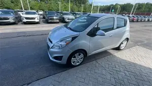 Chevrolet Spark 1LT d'occasion 2014, conduite à gauche, sièges en cuir, transmission automatique, toit ouvrant panoramique - Product Image 4