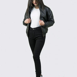 Chaqueta de Cuero para Mujer, Estilo Urbano, Personalizable, Lisa, Teñida, de Longitud Regular, Silueta Femenina, Tejida, para Otoño - Product Image 3