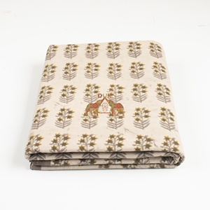 Tissu imprimé floral Dabu éco-responsable, teinture naturelle, 100% coton, tissu artisanal durable pour vêtements de filles - Product Image 2