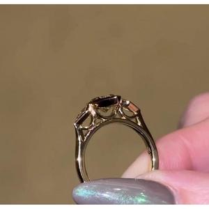 Anillo de Diamantes de Laboratorio Marquise de 2.30 Quilates, Tres Piedras, Corte Catedral, DEF VVSVS, Certificado IGI - Product Image 1