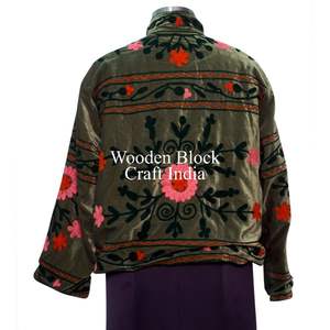 Veste d'hiver bohème vintage faite à la main, broderie florale suzani sur velours imprimé, chic ethnique, vêtements d'extérieur pour femmes, vêtements de soirée - Product Image 6